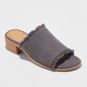 Universal Thread Stacked Heel